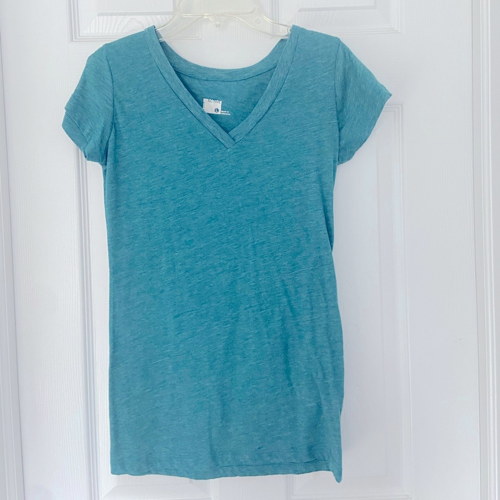 V-neck t-shirt